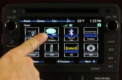 吹上天的互聯汽車，為何用戶仍選擇手機導航？